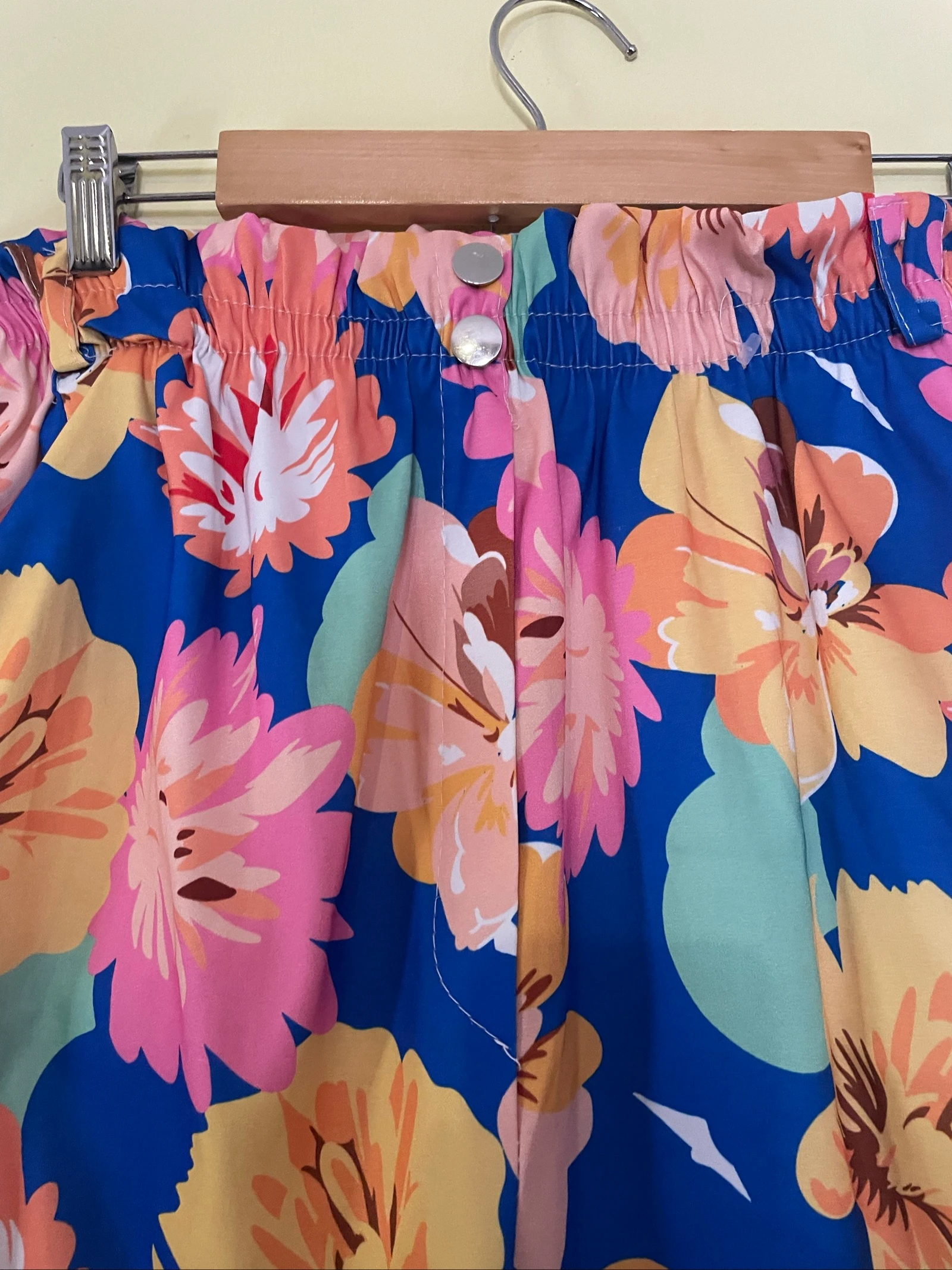 Short floral femme - Bleu royal avec grandes fleurs – photo 3